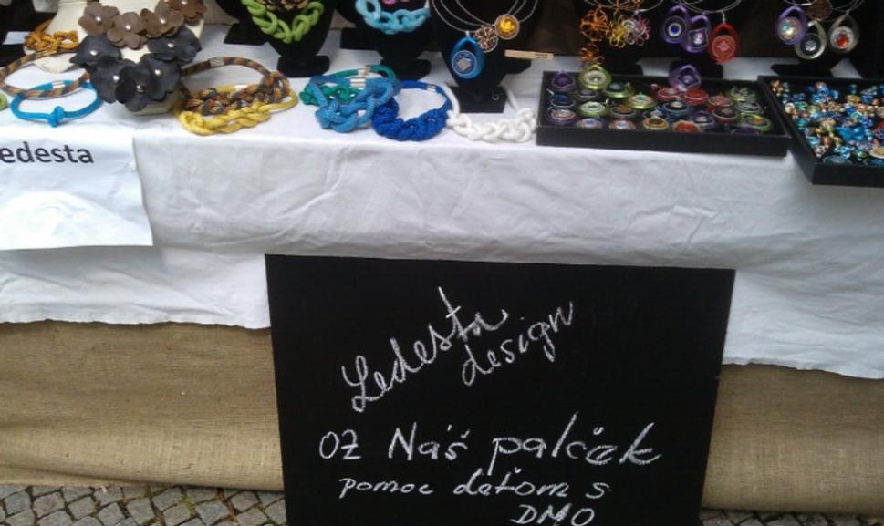Ledesta dizajn s kreatívnymi šperkami