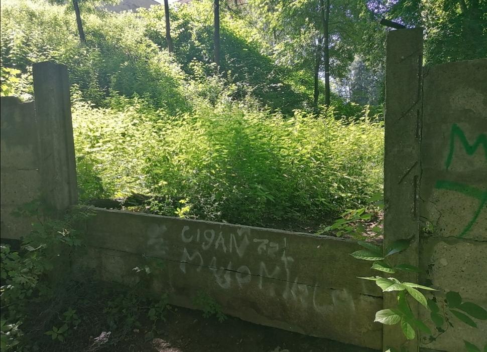 únik cez plot? (zasa len do žihľavy...)