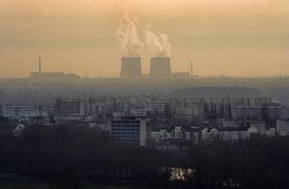 Pieš?any teleobjektívom z Ducového.Poh3ad tak trochu industriálny.