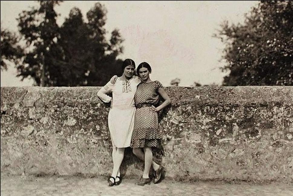 Tina Modotti a Frida Kahlo na fotke z roku 1928