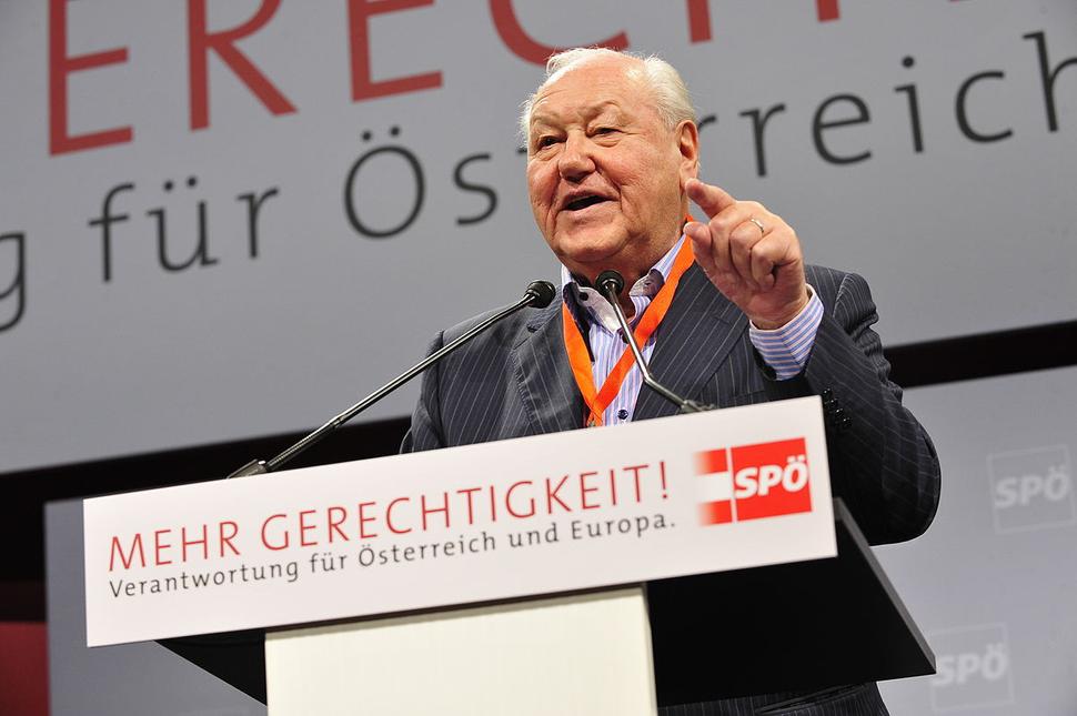Karl Blecha, je stále aktívnym členom sociálno-demokratickej strany v Rakúsku