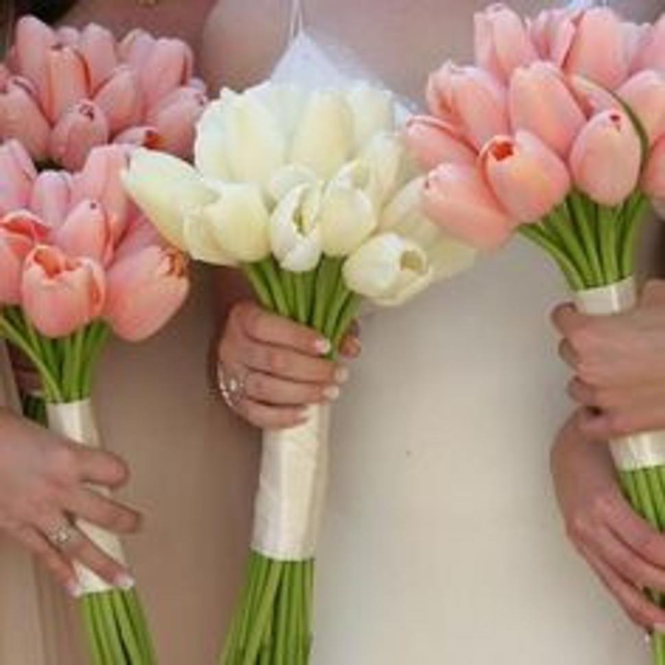 Jarné kvety na svadbu, svadobná kytica tulipány