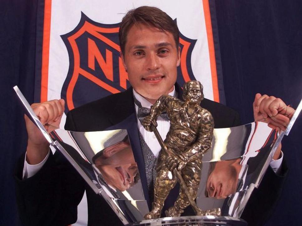 Selänne získal Maurice Richard Trophy pre najlepšieho strelca základnej časti NHL.