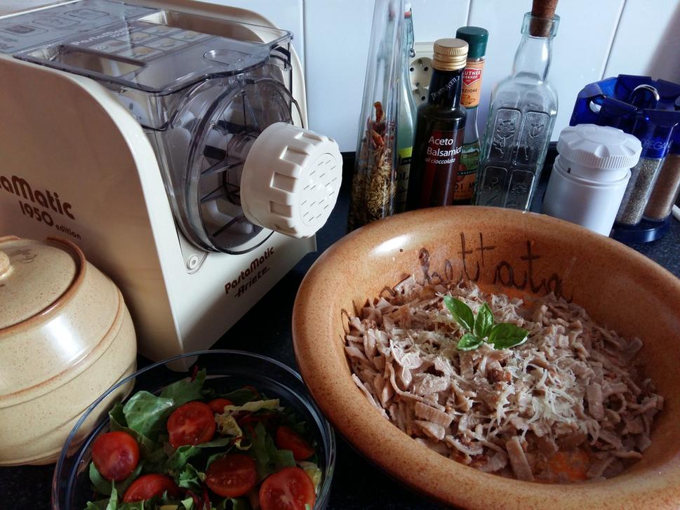 Tagliatelle s klobásou.