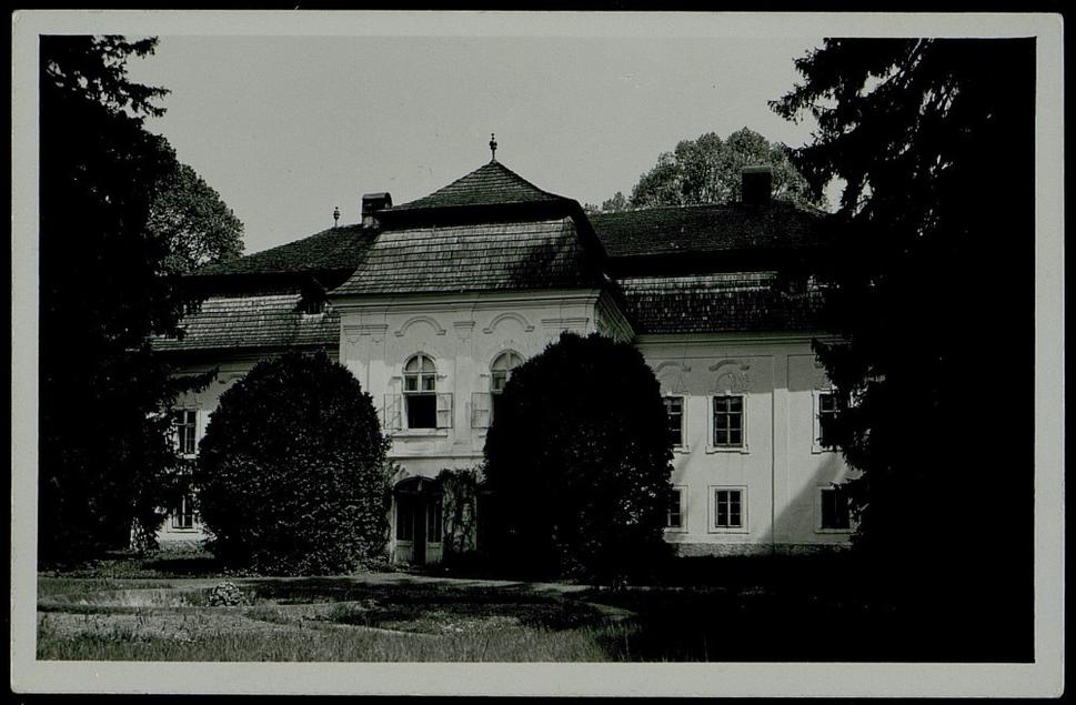 Justhovský kaštieľ v pôvodnej podobe - fotografia z 30.rokov 20.storočia