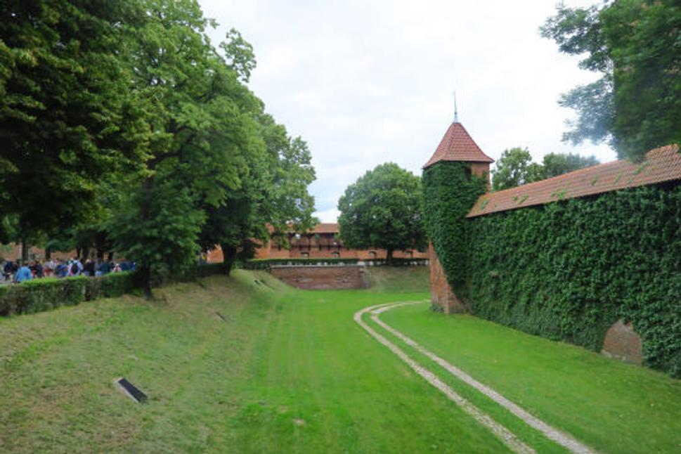 Hradný park.