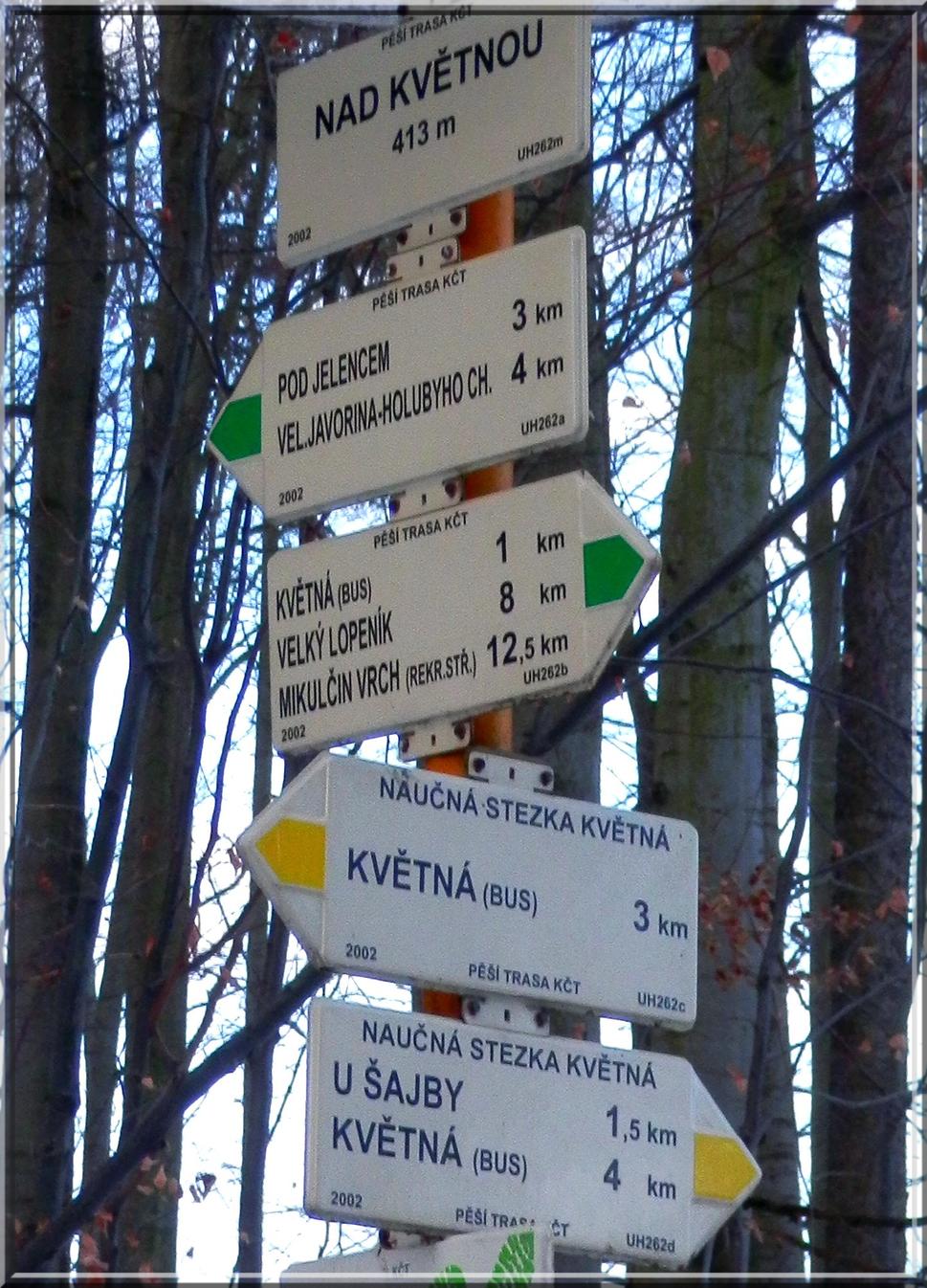 Turistické smerovníky v Čechách - vzdialenosti v km, u nás v min. Naše značenie sa mi zdá prijateľnejšie, lebo nie je rovnocenný km na rovine km v horskom teréne