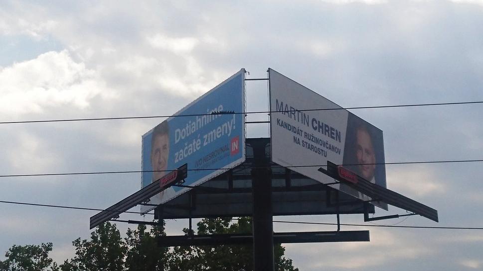 Bigboardy v Bratislave. Ivo Nesrovnal, Martin Chren. Dvaja z 29 predajcov PKO. Prevádzkuje firma Akzent BigBoard, patriaca pod krídla J&T.