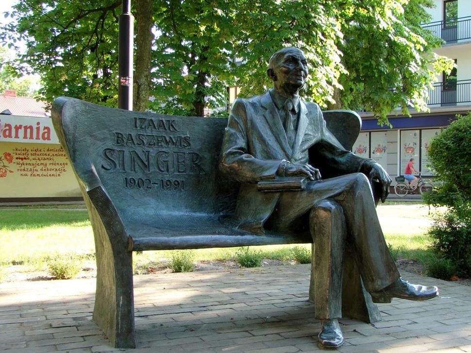 Singerova lavička v Biłgoraji.