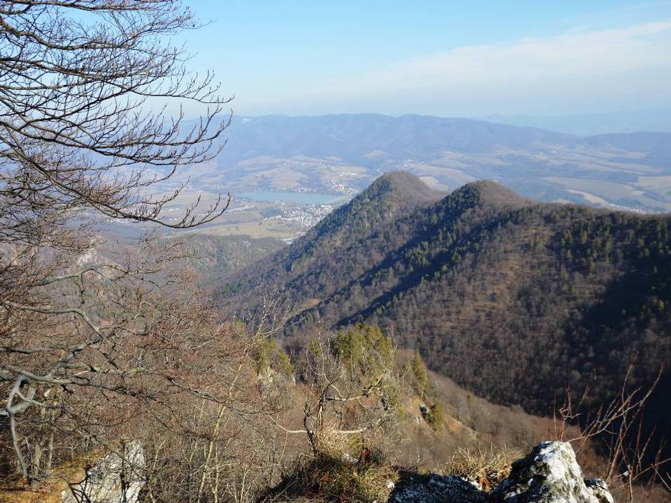 výhľad, v pozadí nádrž Nitrianske Rudno