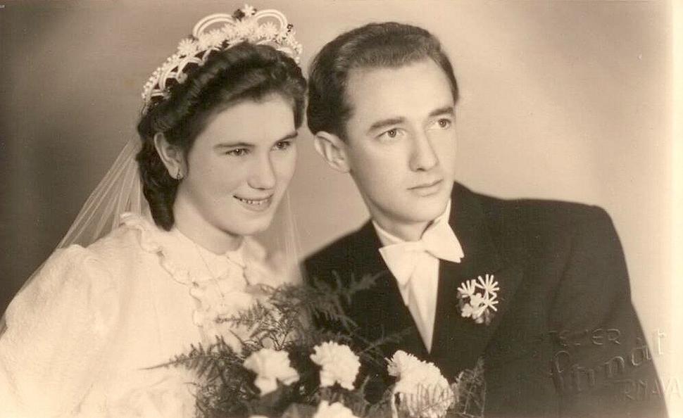 Svadobná fotografia učiteľa Ľudovíta Tichého (1917-1994) a Magdalény Strmenskej (1922-2015)