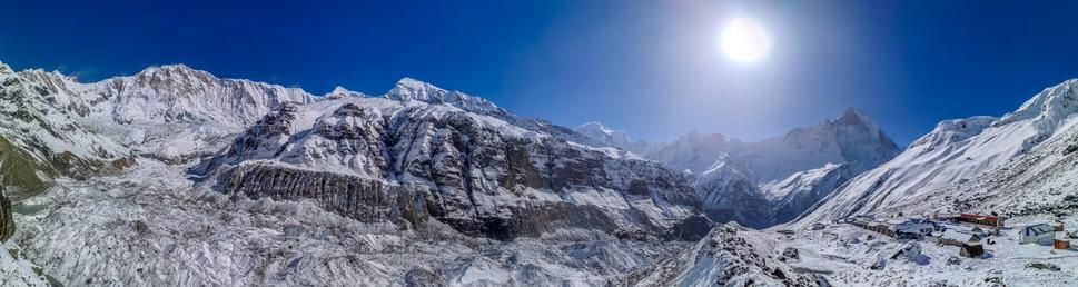 Panoráma okolo Annapurna base kempu