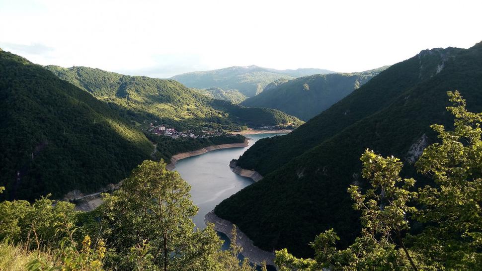Pivské jazero
