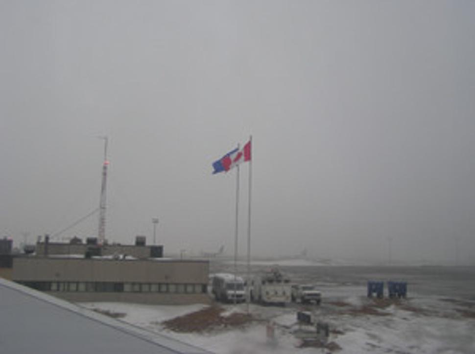 Letisko v Calgary bolo v hmle, ked sme prilietali.