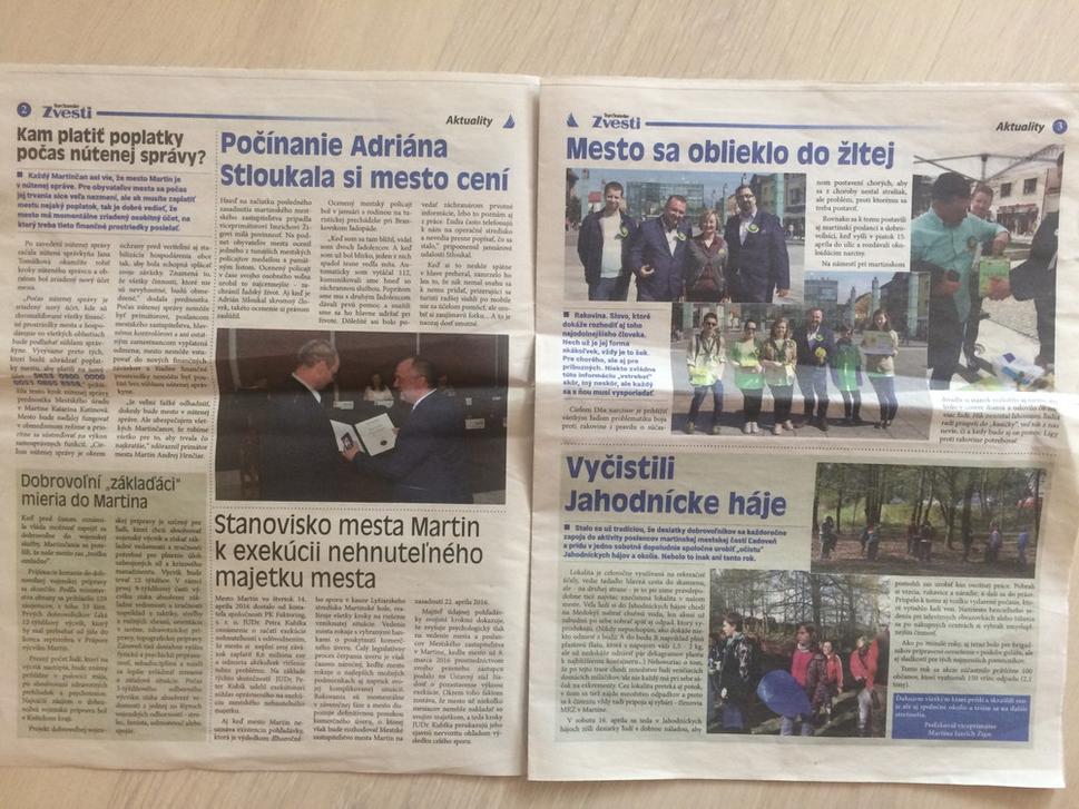 Fotografia zachytávajúca prvú dvojstranu májového vydania bezplatných schránkových novín Turčianske Zvesti. Na jednej dvojstrane je martinský viceprimátor Imrich Žigo hneď na troch fotografiách.