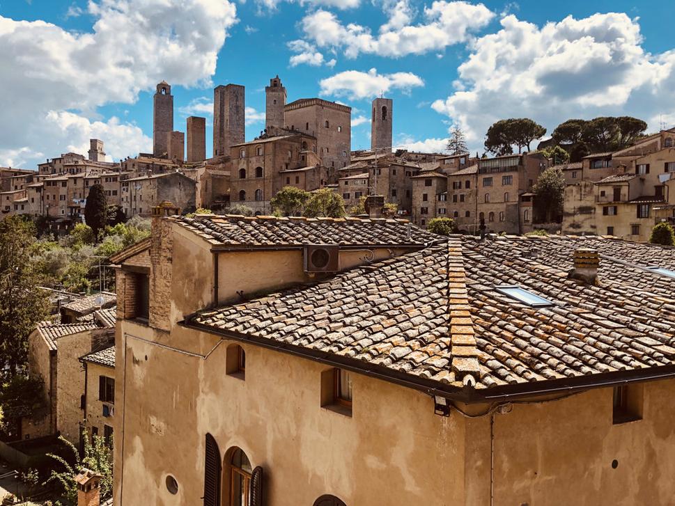 Mestečko San Gimignano pôsobí ako zakonzervovaný stredovek. Charakteristické je svojimi vežičkami.