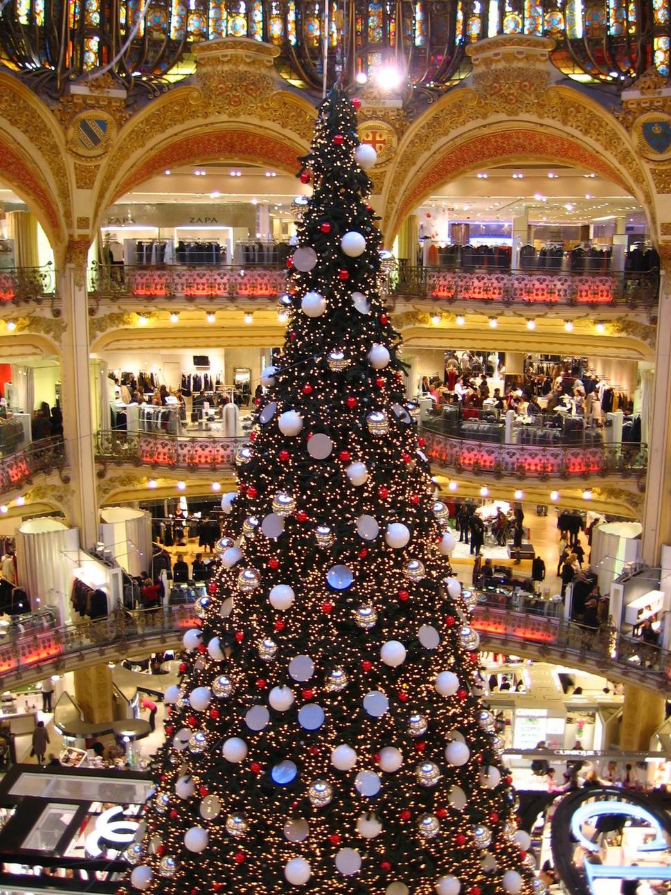 Vianočný stromček v Galeries Lafayette