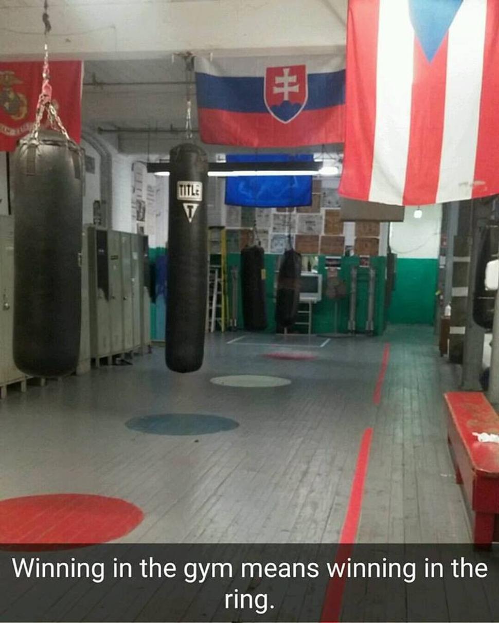 Slovenská vlajka, ktorú som do Lowel West End Gym priniesol na pamiatku.