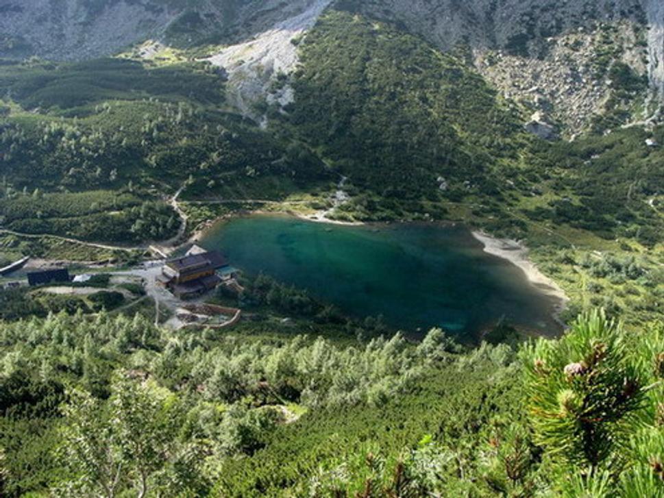Zelené pleso a chata pri zelenom plese (bývalá brnčalka)