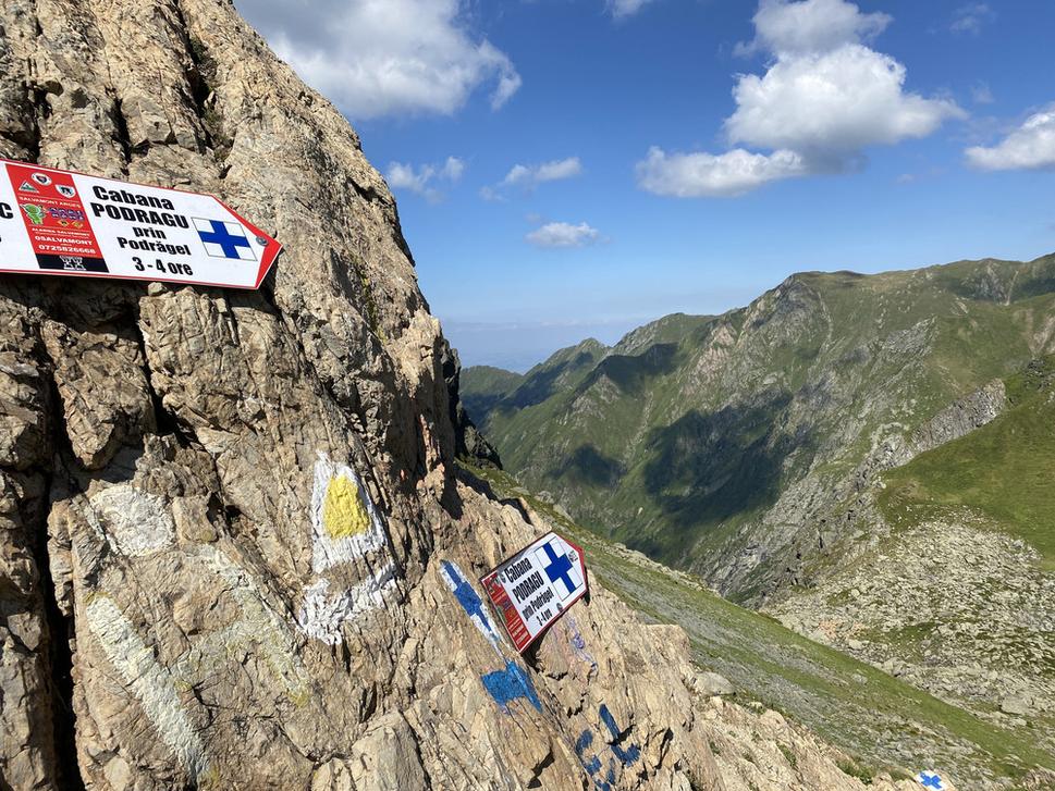 Fereastra Zmeilor - tu sa môžete rozhodnúť, či pôjdete po červenej alebo modrej značke