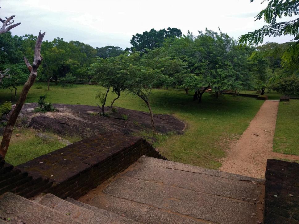 Polonnaruwa ancient city - mesto stratené v džungli a jeho úchvatná atmosféra