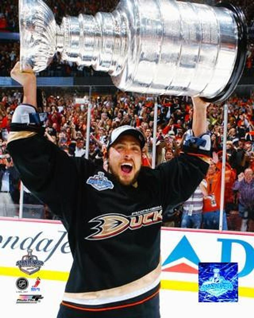 Selänne oslavuje zisk Stanley Cupu v roku 2007.