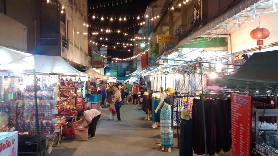 Nočný trh (Night Bazaar) v Chiang Rai