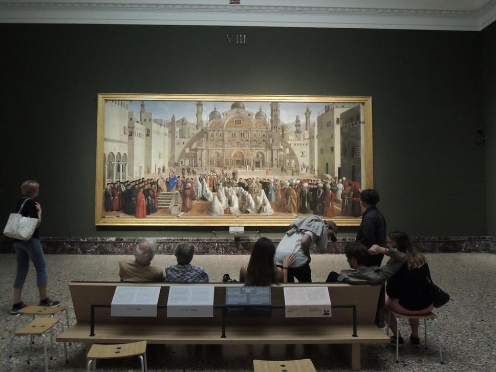 A ešte jeden monumentálny obraz o sprievode pred hlavnou milanskou katedrálou