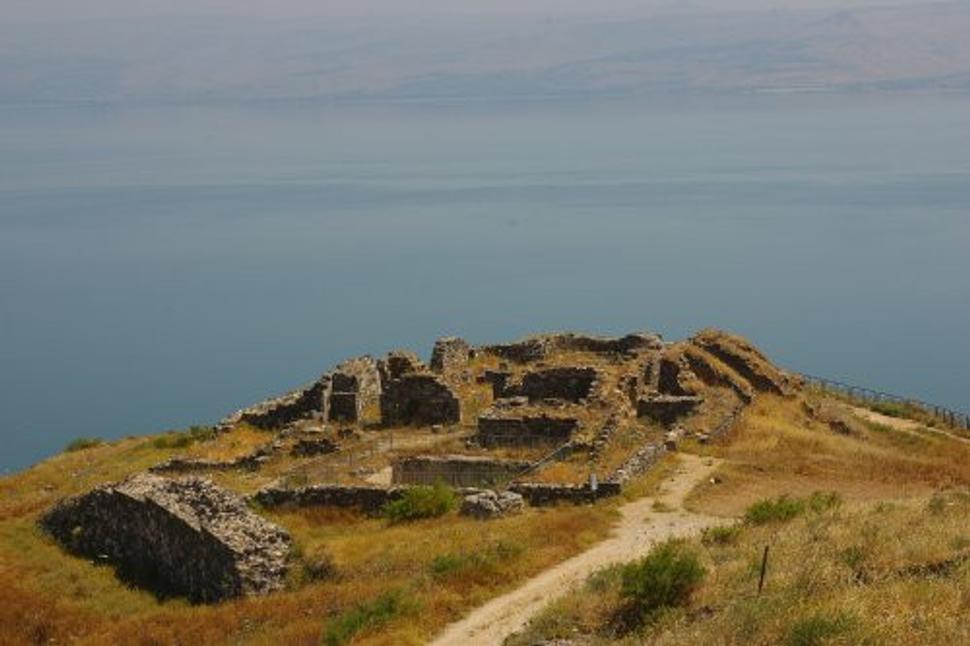 Chrám mal charakteristický byzantský pôdorys - hlavnú loď a dve bočné lode. Na východnej strane boli všetky ukončené apsidami.