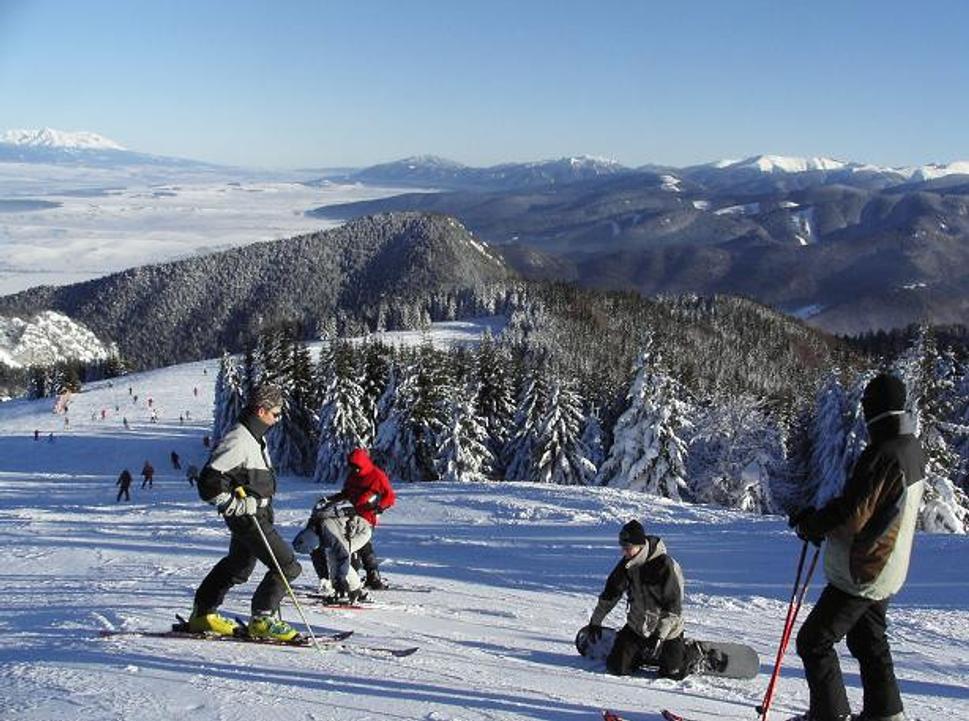 Slovensko (Malinô Brdo) - pohľad na Nízke a Vysoké Tatry