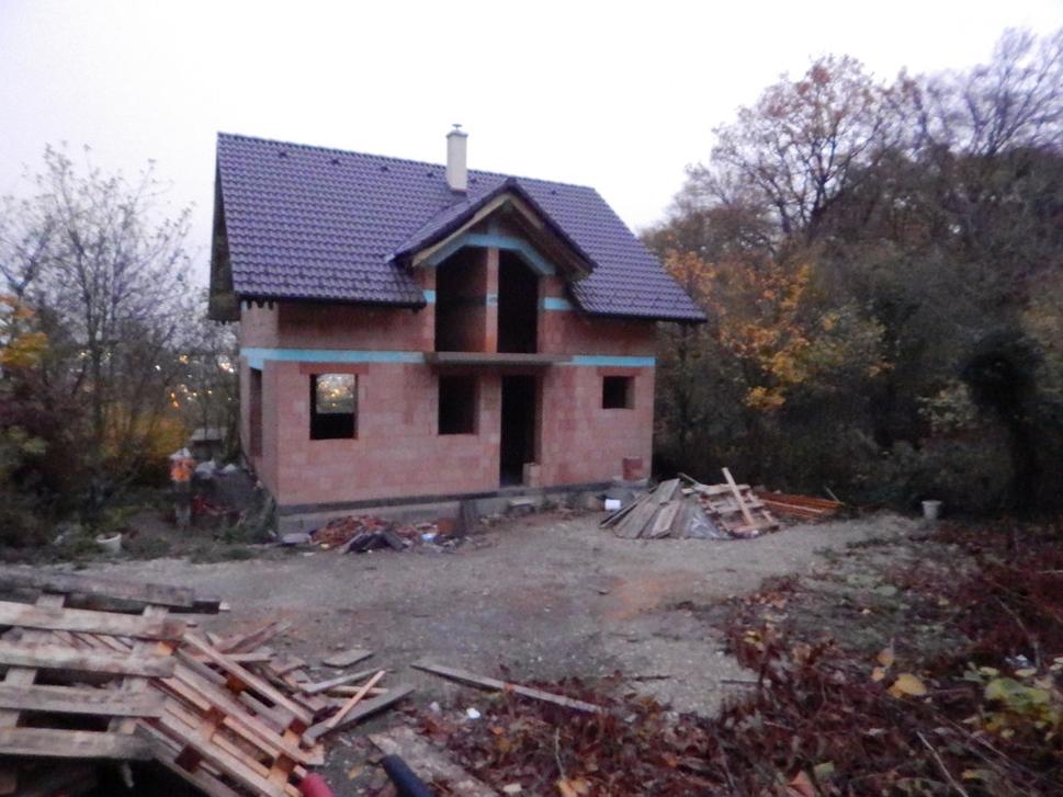 Strmý bok. Tento dom je jedna z najmenších stavieb.