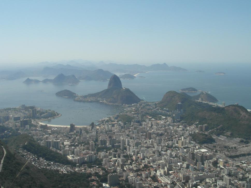 Pohľad z Corcovada na Cukrovú homoľu