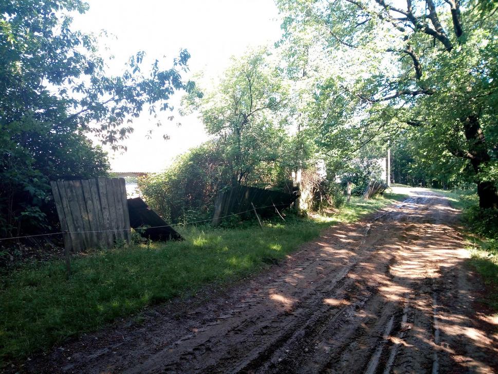 Ďaleko od civilizácie - lazy; opustené schátrané domy, v ktorých kedysi žili Slováci.