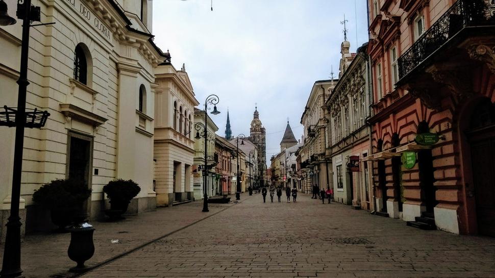 Košická ulica s dómom sv. Alžbety