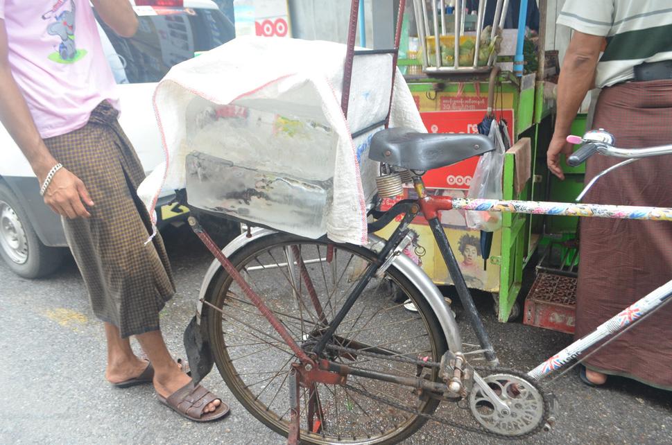 Na bicykli ide prevážať všetko, aj ľadové kocky