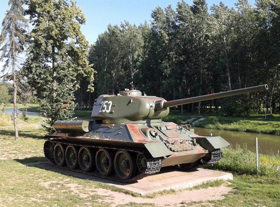 Tank v Kalnej nad Hronom, spomienka na druhú svetovú vojnu.
