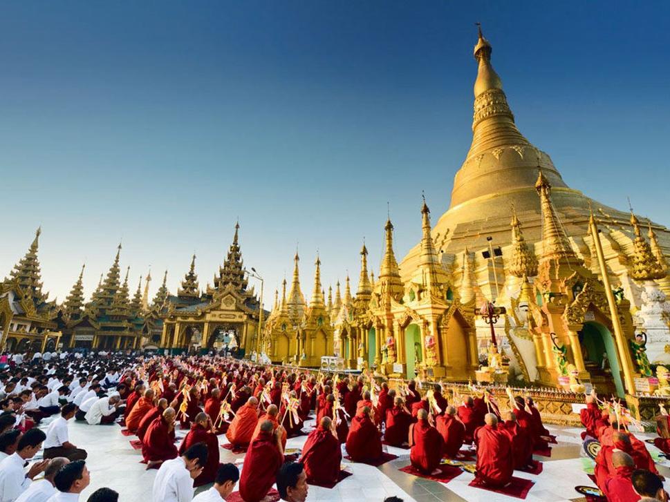 Shwedagon pagoda , Yangon