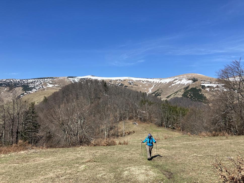 V pozadí Krížna a Ostredok (najvyšší vrch Veľkej Fatry 1596 m)