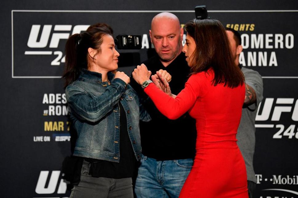 Včerajší „staredown“ medzi Zhang a Jędrzejczyk ovládla nepriateľská atmosféra (Zdroj: forbes.com)