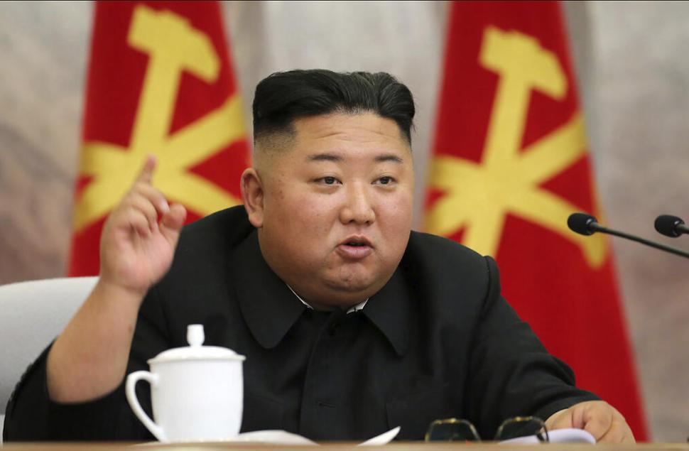 Súčasný prezident je veľký sympaťák (jeho bratranec a strýko by vedeli o tom rozprávať, avšak to by museli ešte žiť...) - Kim Čong-Un!