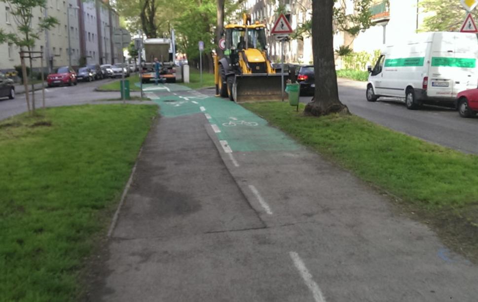Cyklotrasa na chodníku, alebo chodník na cyklotrase ?