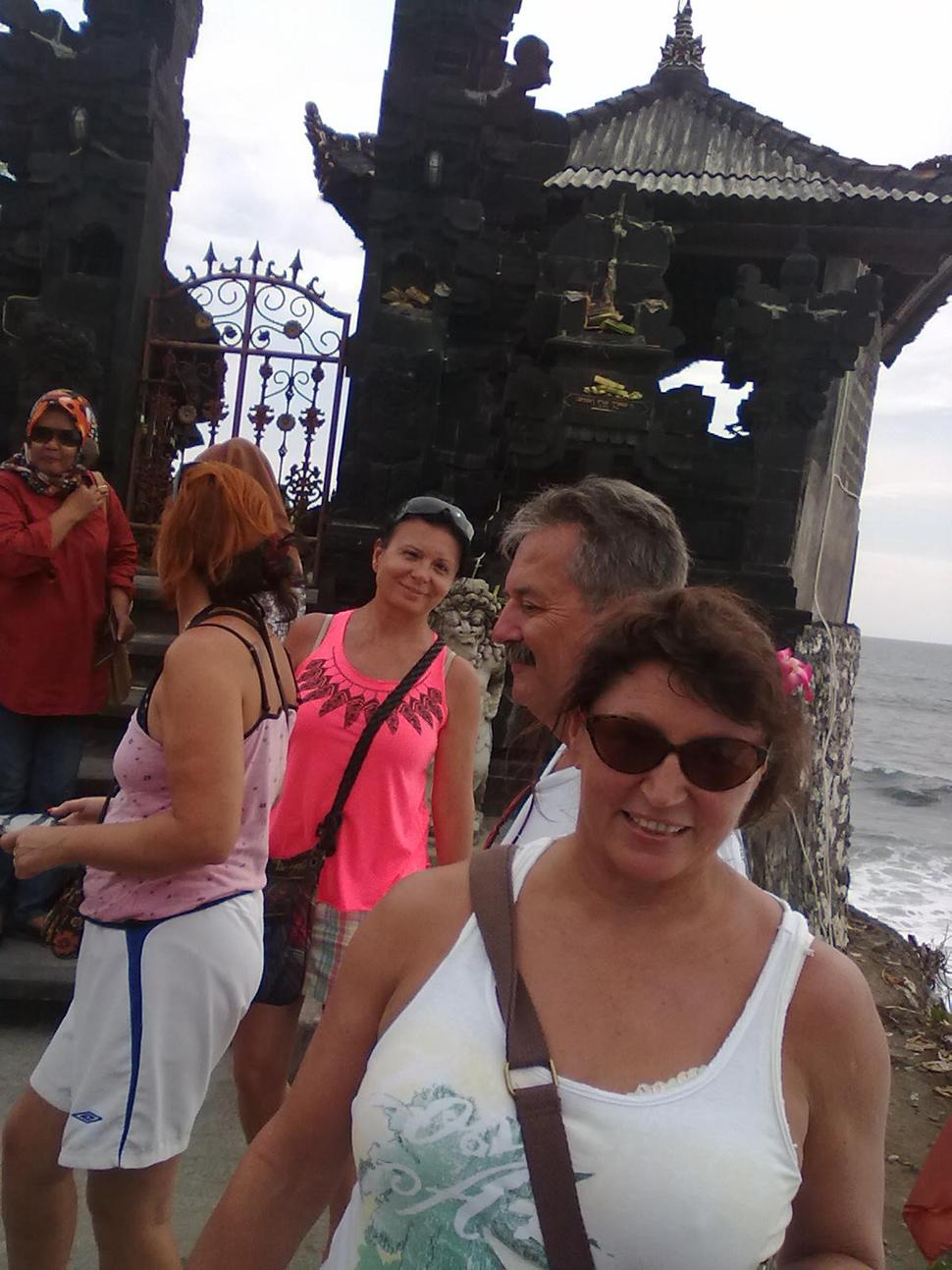 a tento bol najkrajší , morský chrám Tanah Lot, ale neviem nájsť svoje fotky:-)