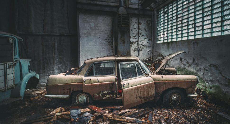 typ automobilu neviem ale nejedná sa o Volgu - značka je pravdepodobne britská