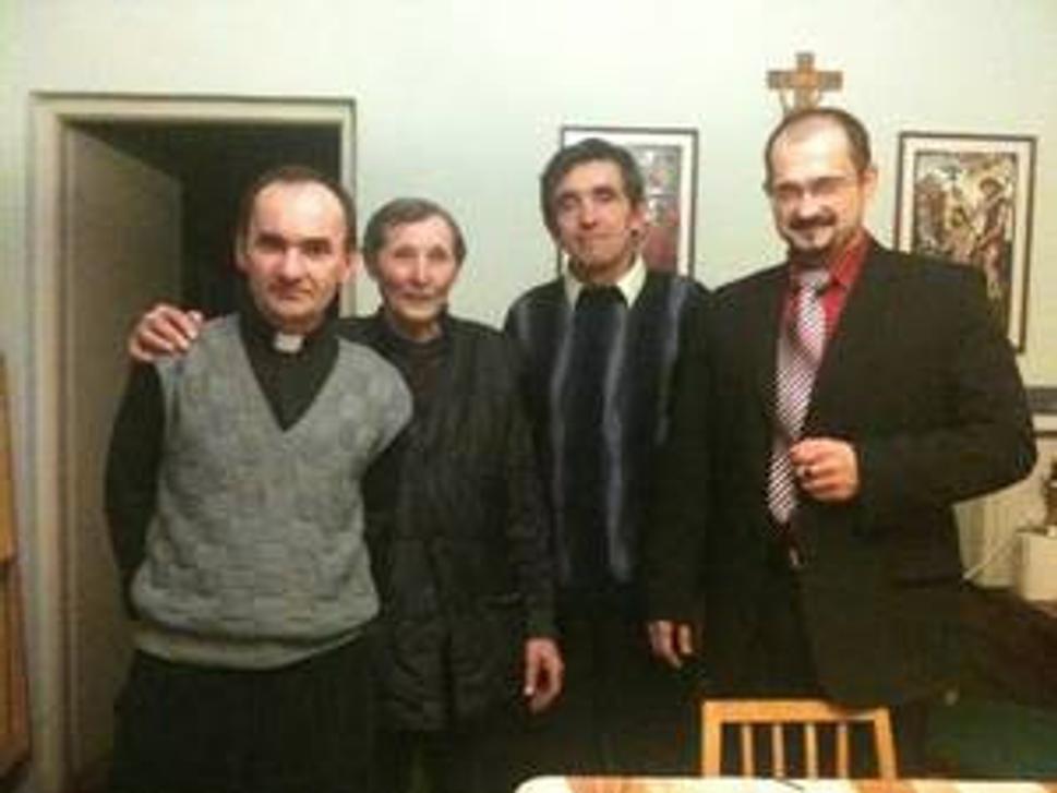 zľava: Pavol Garaj súčasný p. farár, Marcel Martinko - jubilant, František Bohucký p. kostolnik, Peter Laťák starosta obce