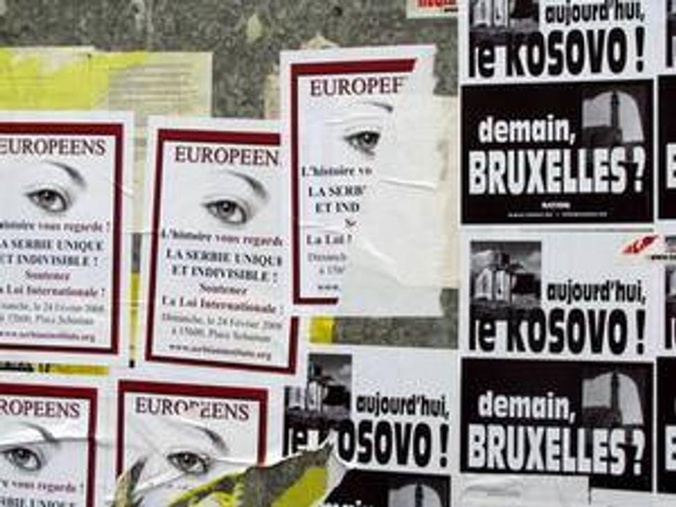 momentky z Bruselu. Na otvaracej fotke demonstranti za jednotne Srbsko. Horeuvedena fotka ilustruje, ze aj v Belgicku sa niektori boja posliapavania medz. prava a moznej islamizacie Europy.