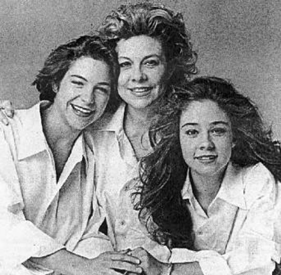 Sestra a matka Megan Follows