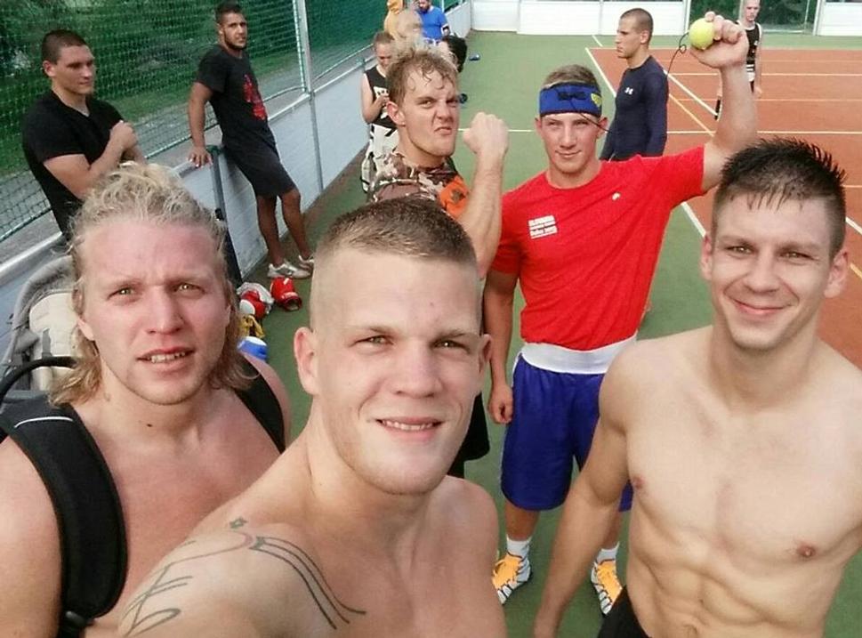 Sústredenie v Tatroch, Dominik Milko, Erik Tlkanec, Radoslav Šimon, v pozadí Ja, Matúš Strnisko a ostatní.