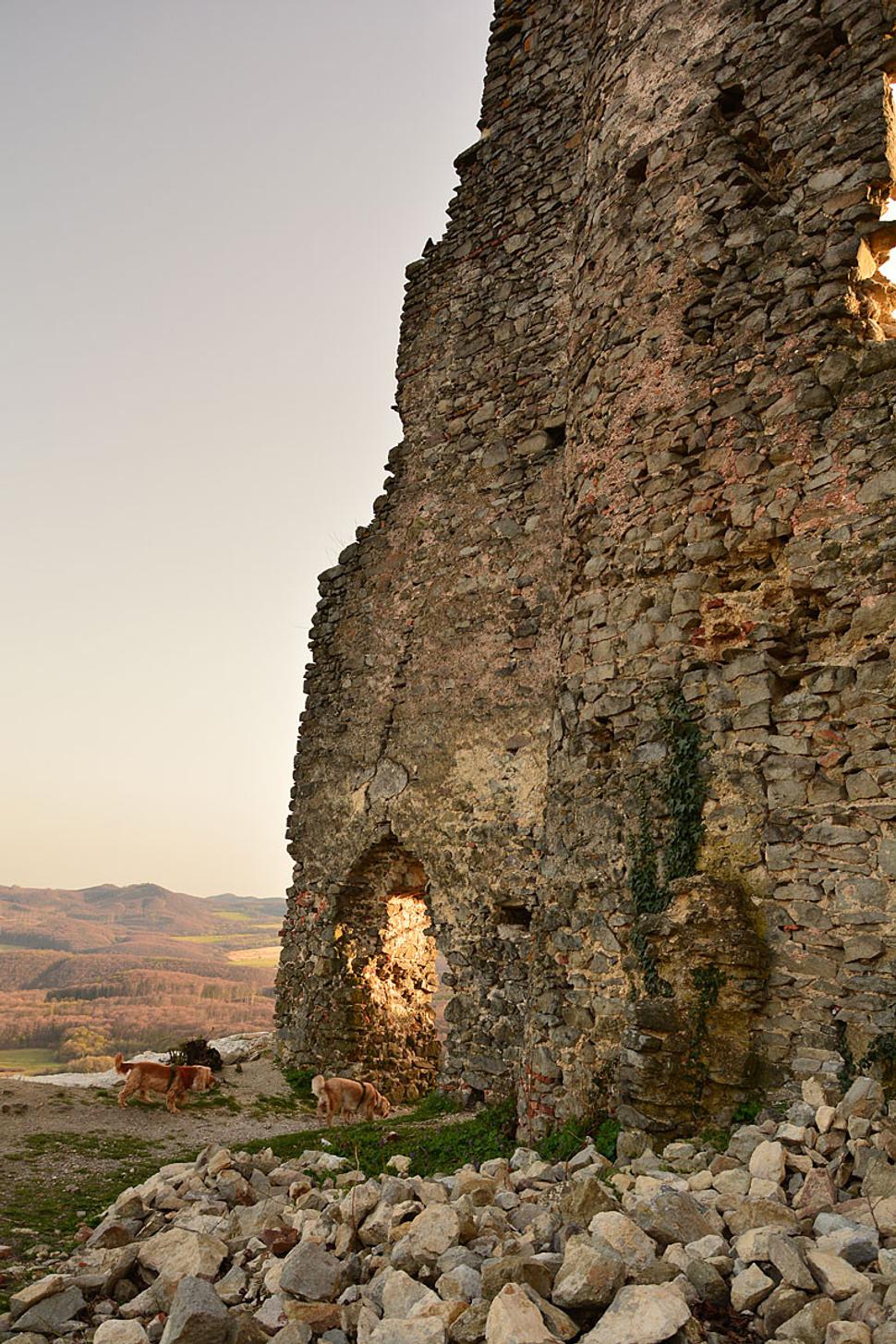 vstupná brána do nádvoria obytného paláca