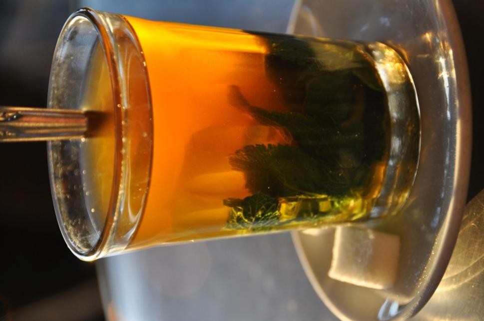Mätový čaj. Berberská whisky. Národný nápoj Maroka