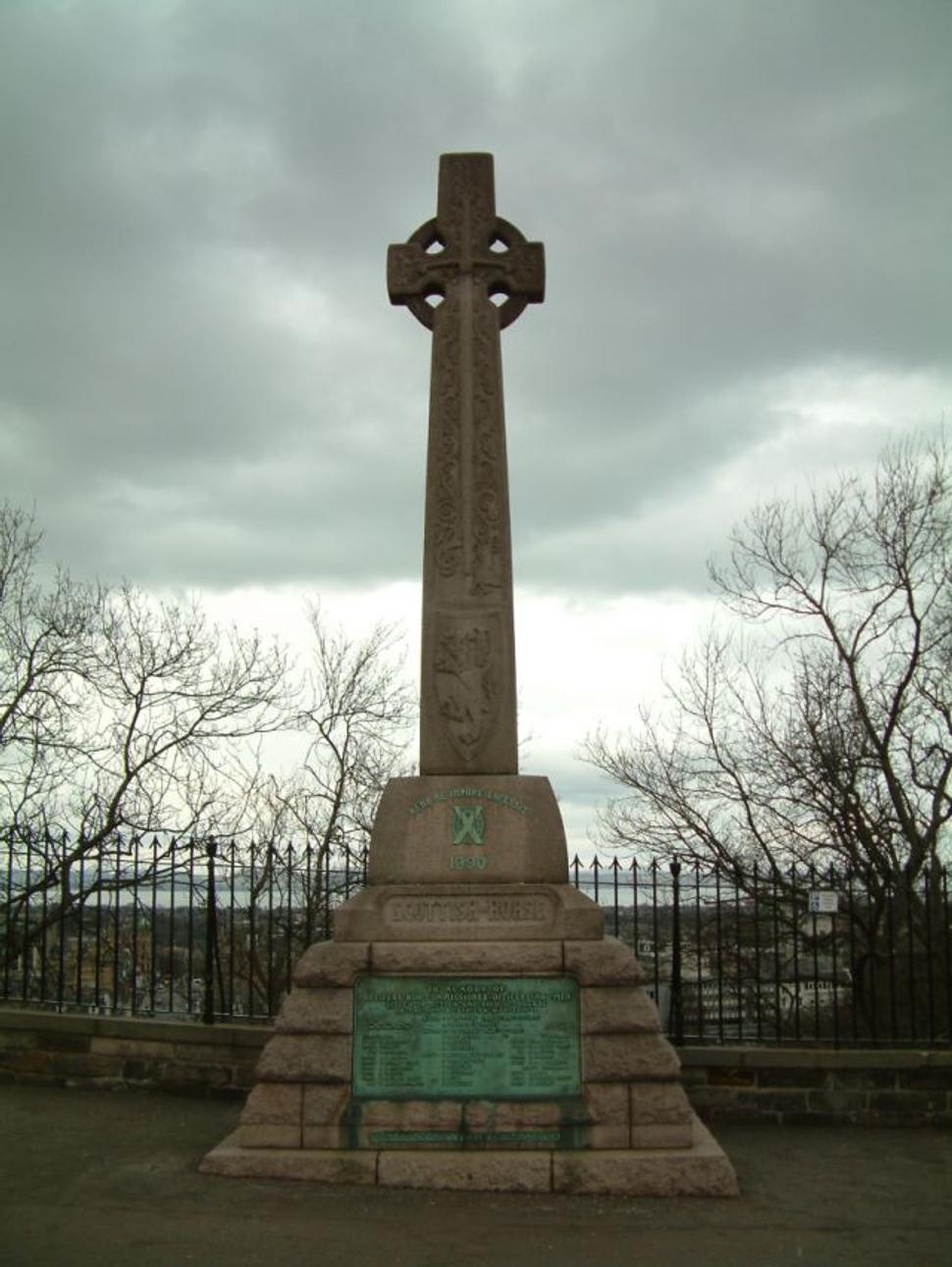 Hrad_nadvorie_keltsky_kriz